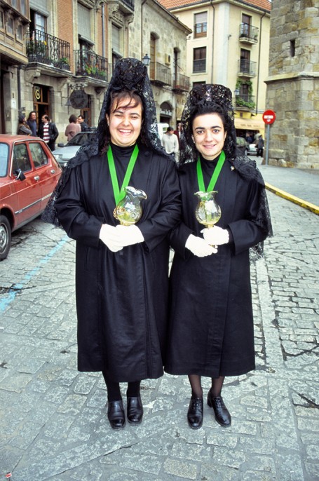 Deux femmes, Semaine sainte